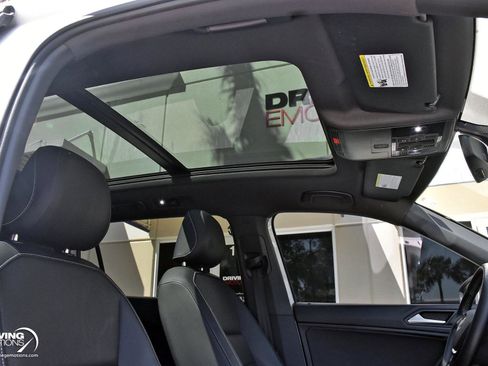 Used 2021 Volkswagen Tiguan SE R-Line image 12