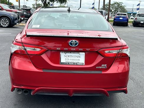 Used 2020 Toyota Camry SE FWD image 7