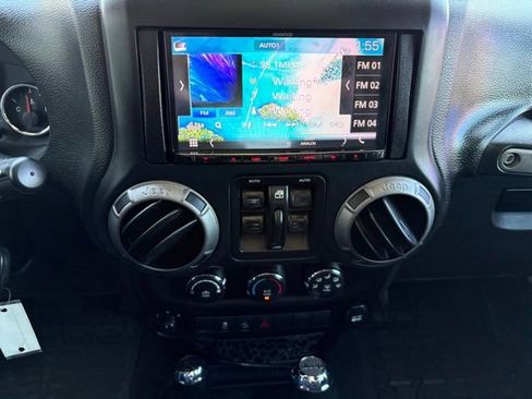 Used 2018 Jeep Wrangler Unlimited Sport S AWD/4WD image 26