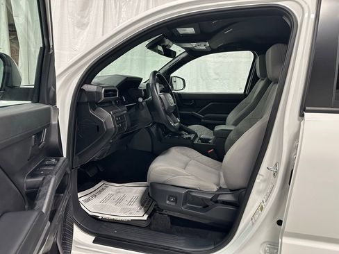 Used 2025 Toyota Tacoma SR5 image 10