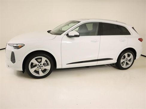 New 2025 Audi Q5 Prestige image 2