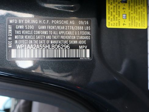 Used 2017 Porsche Macan image 35