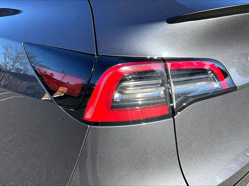 Used 2021 Tesla Model Y Long Range image 28