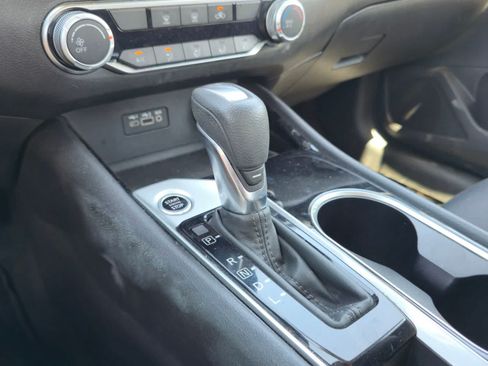 Used 2024 Nissan Altima 2.5 SV FWD image 16