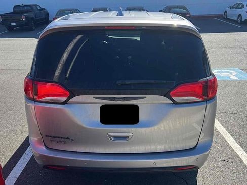 Used 2020 Chrysler Pacifica Touring w/ S Appearance Package image 5