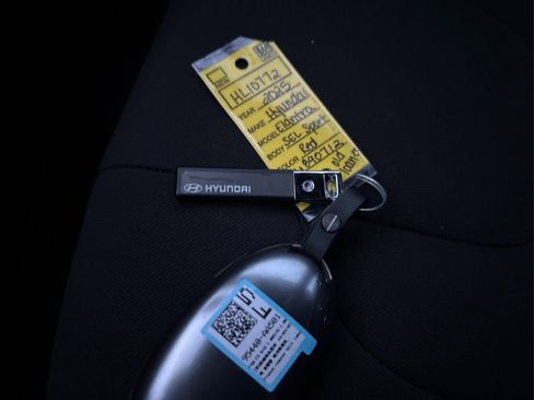 Certified 2025 Hyundai Elantra Sport image 35