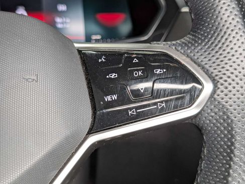 Used 2022 Volkswagen Tiguan SE R-Line AWD/4WD image 38