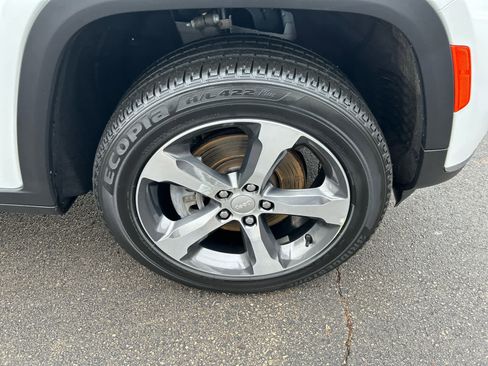 Used 2023 Jeep Grand Cherokee L Limited image 10