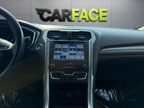 Used 2019 Ford Fusion SE FWD image 26