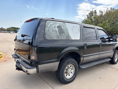 Used 2003 Ford Excursion XLT image 3