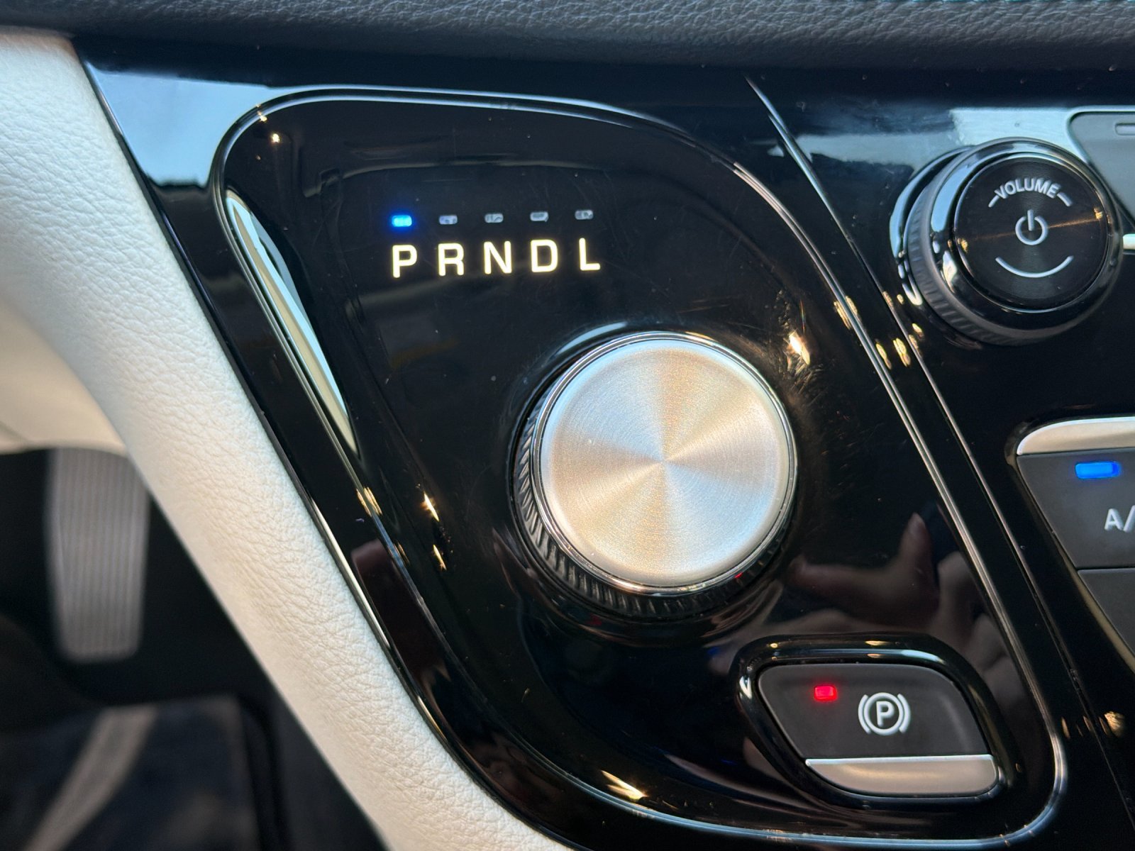 Used 2021 Chrysler Pacifica Touring FWD image 26