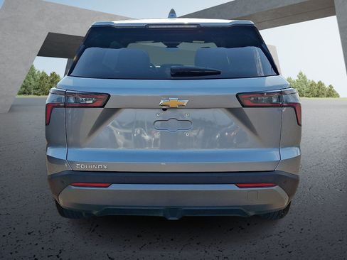 Used 2026 Chevrolet Equinox LT w/ Convenience Package II FWD image 5