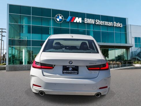 Used 2023 BMW 330i Sedan w/ Parking Assistance Package RWD image 5