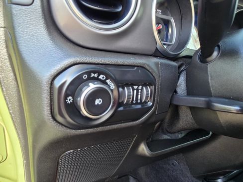 Used 2021 Jeep Wrangler Unlimited Rubicon w/ Dual Top Group AWD/4WD image 28