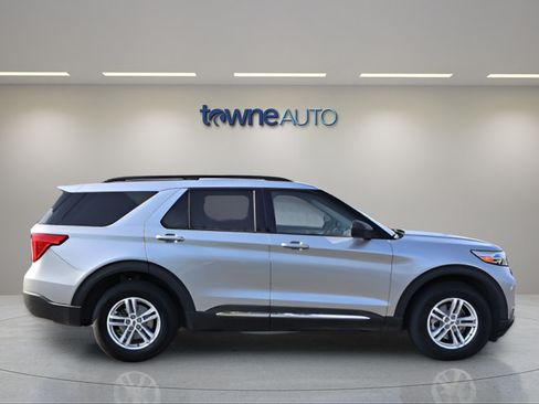 Used 2022 Ford Explorer XLT w/ Equipment Group 202A AWD/4WD image 8