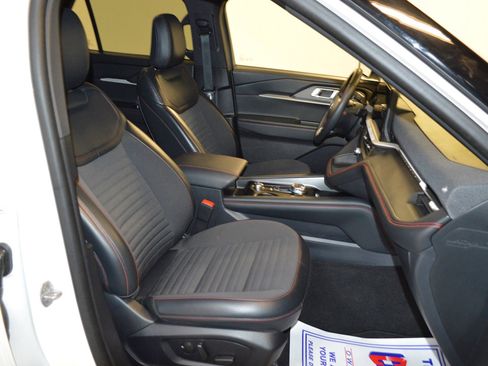 Certified 2025 Ford Explorer ST-Line image 11