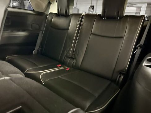 Used 2017 INFINITI QX60 Base w/ Deluxe Technology Package image 18