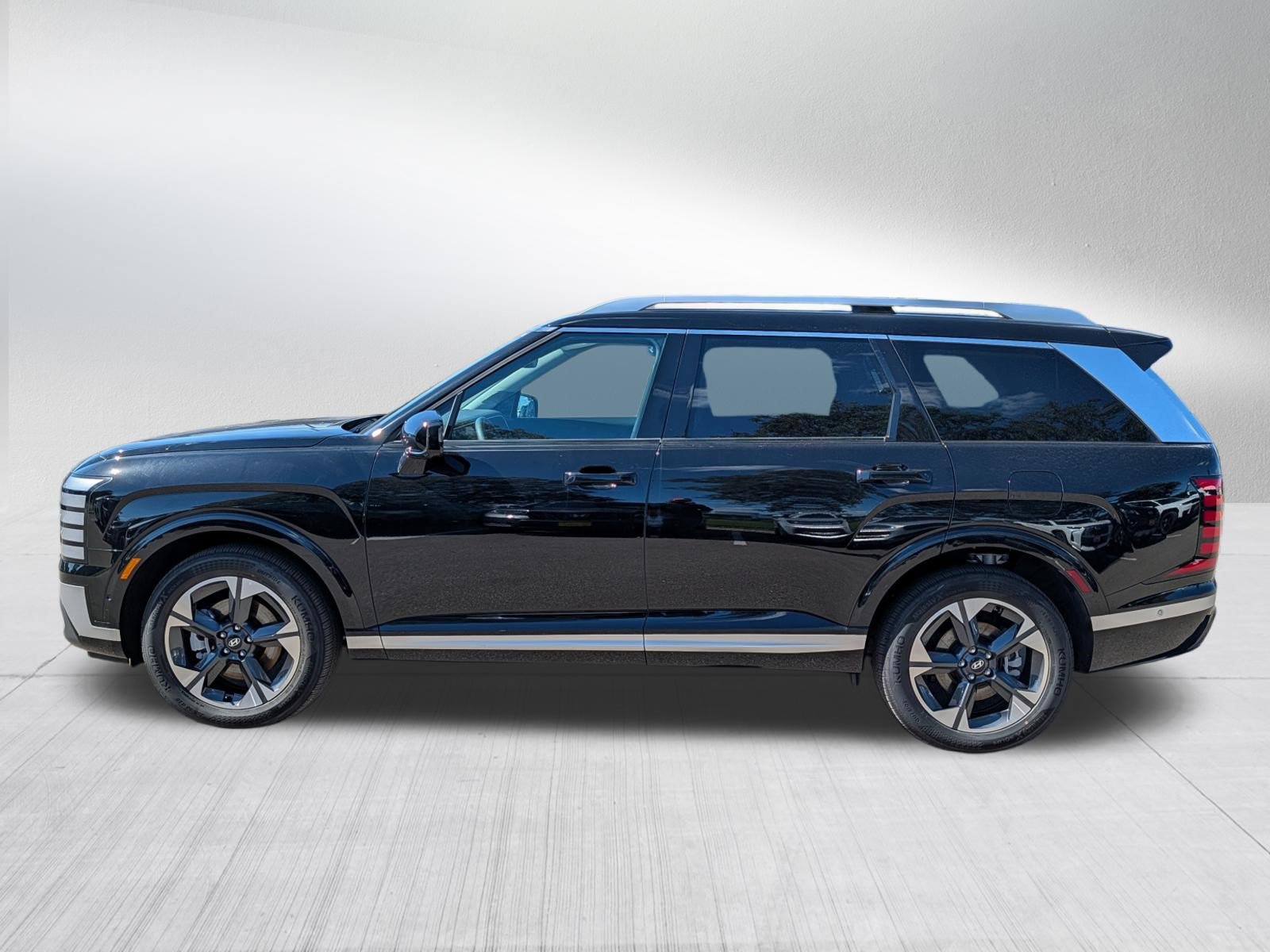 Certified 2026 Hyundai Palisade Limited AWD/4WD image 4