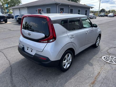 Used 2020 Kia Soul LX FWD image 3