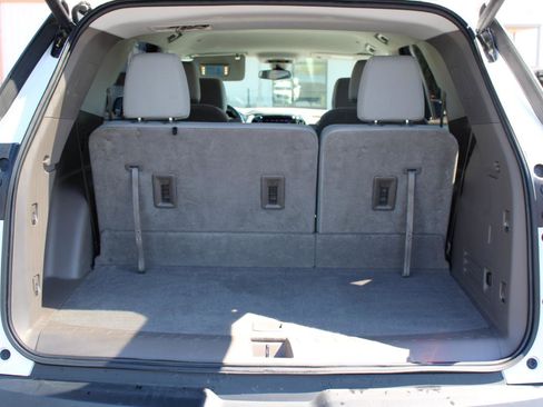 Used 2020 Chevrolet Traverse LT w/ Driver Confidence II Package image 9