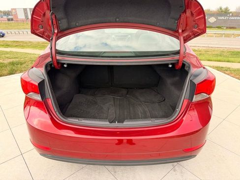 Used 2014 Hyundai Elantra SE image 24