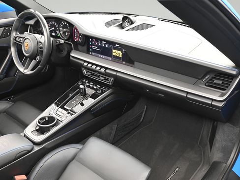 Certified 2022 Porsche 911 Targa 4S AWD/4WD image 10