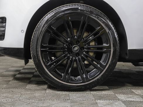 Used 2024 Land Rover Range Rover Long Wheelbase SE image 24