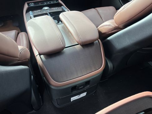 New 2026 Lincoln Navigator Reserve AWD/4WD image 32