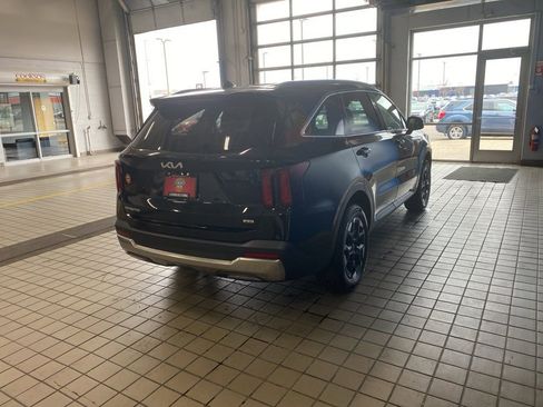 Used 2024 Kia Sorento S image 17