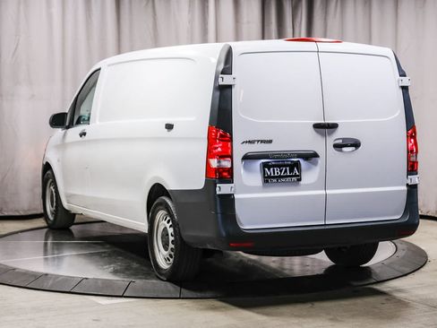 Used 2021 Mercedes-Benz Metris image 2
