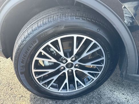 Used 2024 Ford Escape SE image 12