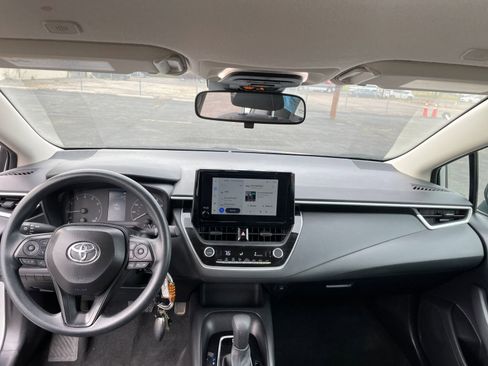 Used 2025 Toyota Corolla LE image 33