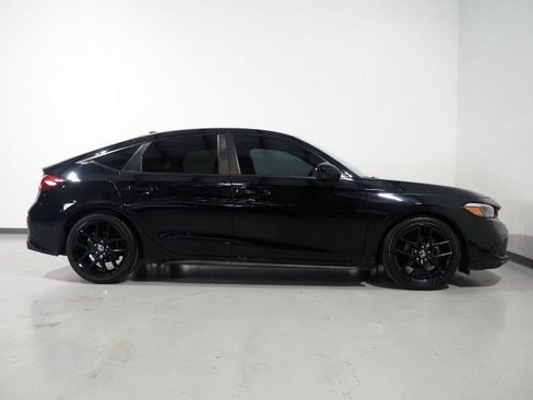 Used 2024 Honda Civic Sport Hatchback image 4