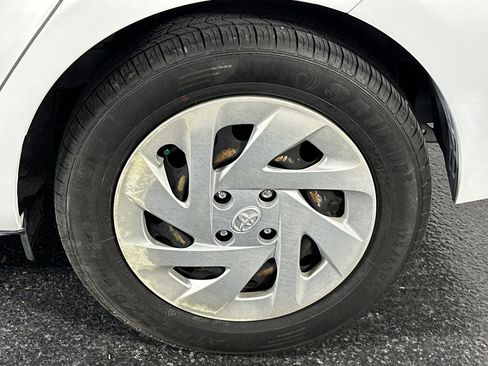 Used 2016 Toyota Prius C Two image 14