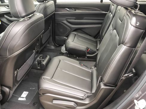 New 2025 Jeep Grand Cherokee L Limited image 8