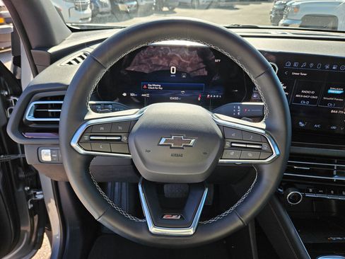 Used 2025 Chevrolet Traverse Z71 w/ Driver Confidence Package AWD/4WD image 17
