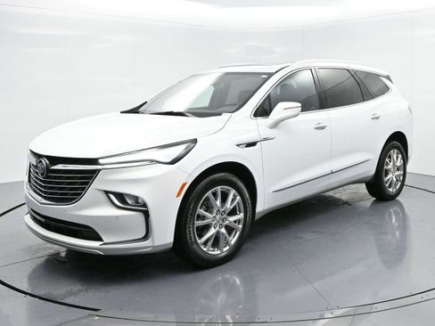 Used 2023 Buick Enclave Essence w/ Experience Buick Package image 3