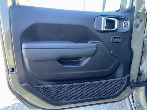 Used 2025 Jeep Wrangler Sport image 11