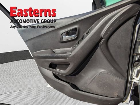 Used 2020 Chevrolet Trax LT image 22