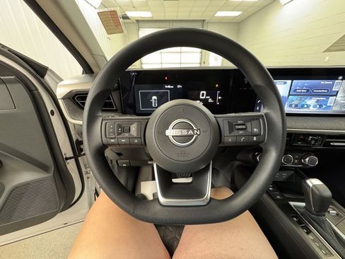 Certified 2025 Nissan Kicks SV image 27