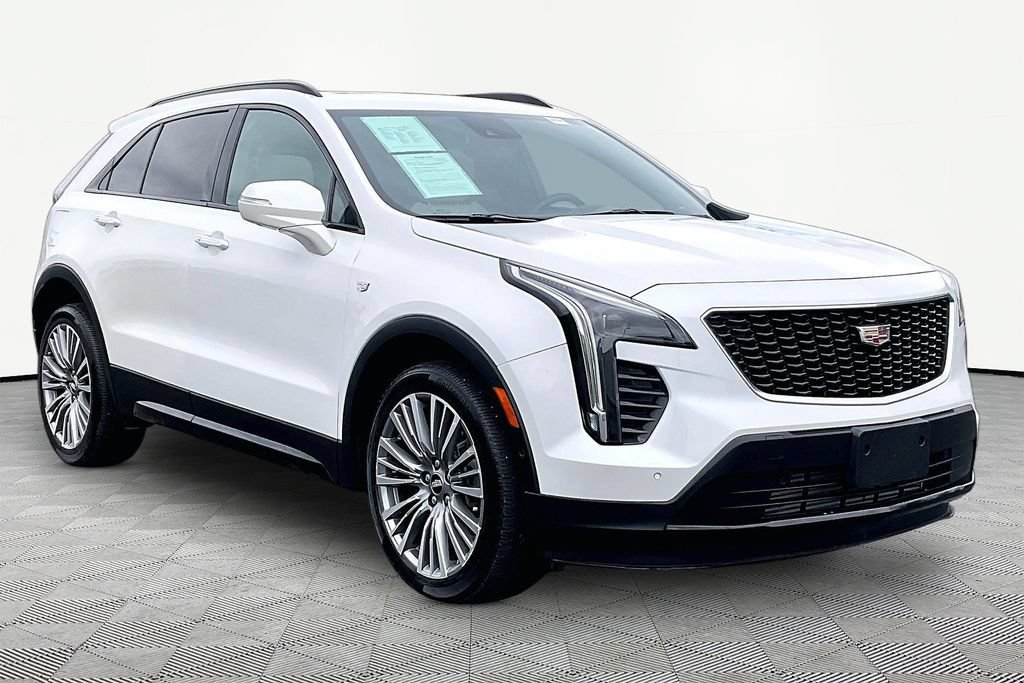 Used 2022 Cadillac XT4 Sport w/ Sun And Sound Package AWD/4WD image 3