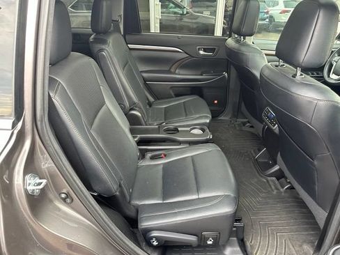 Used 2016 Toyota Highlander Limited Platinum w/ Four Season Floor Mat Package AWD/4WD image 13