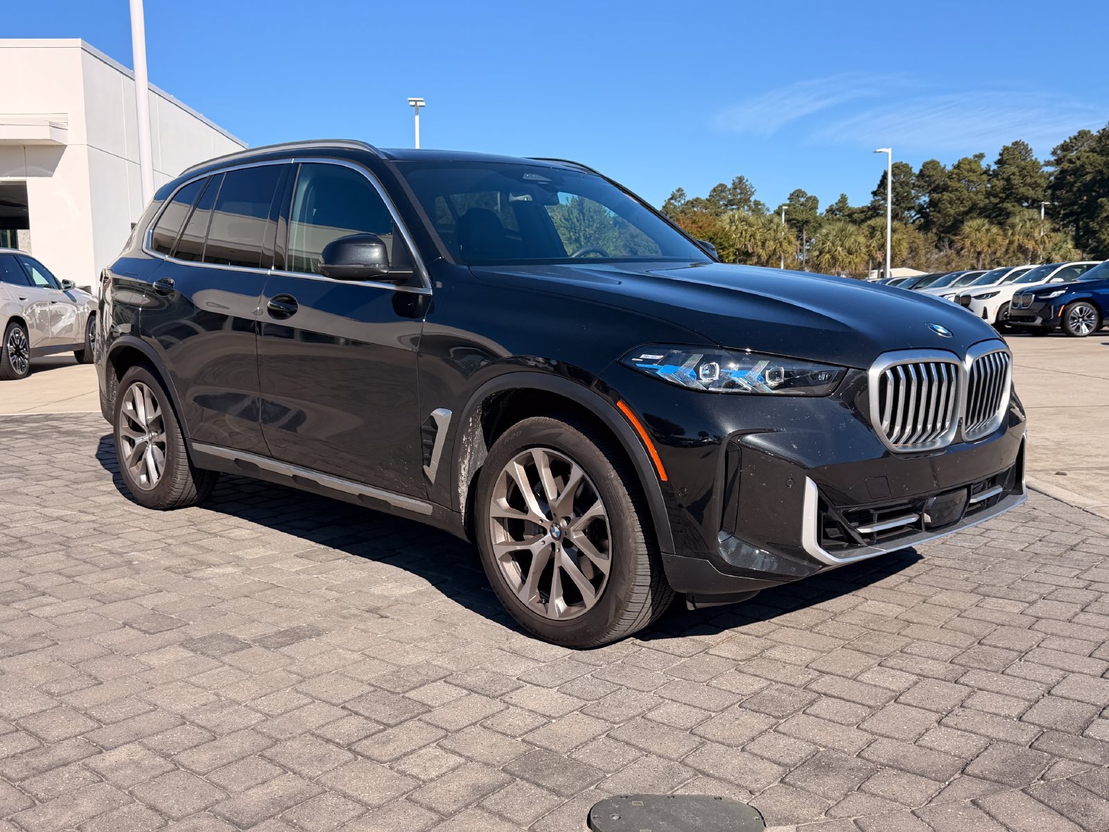 Used 2025 BMW X5 xDrive40i w/ Premium Package AWD/4WD image 7