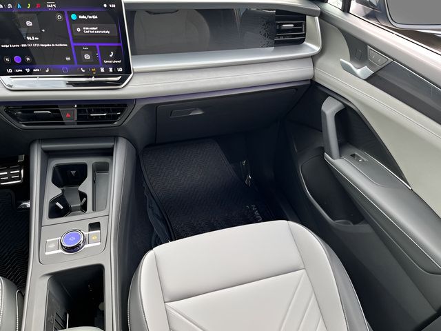 Certified 2025 Volkswagen Tiguan SE R-Line AWD/4WD image 17