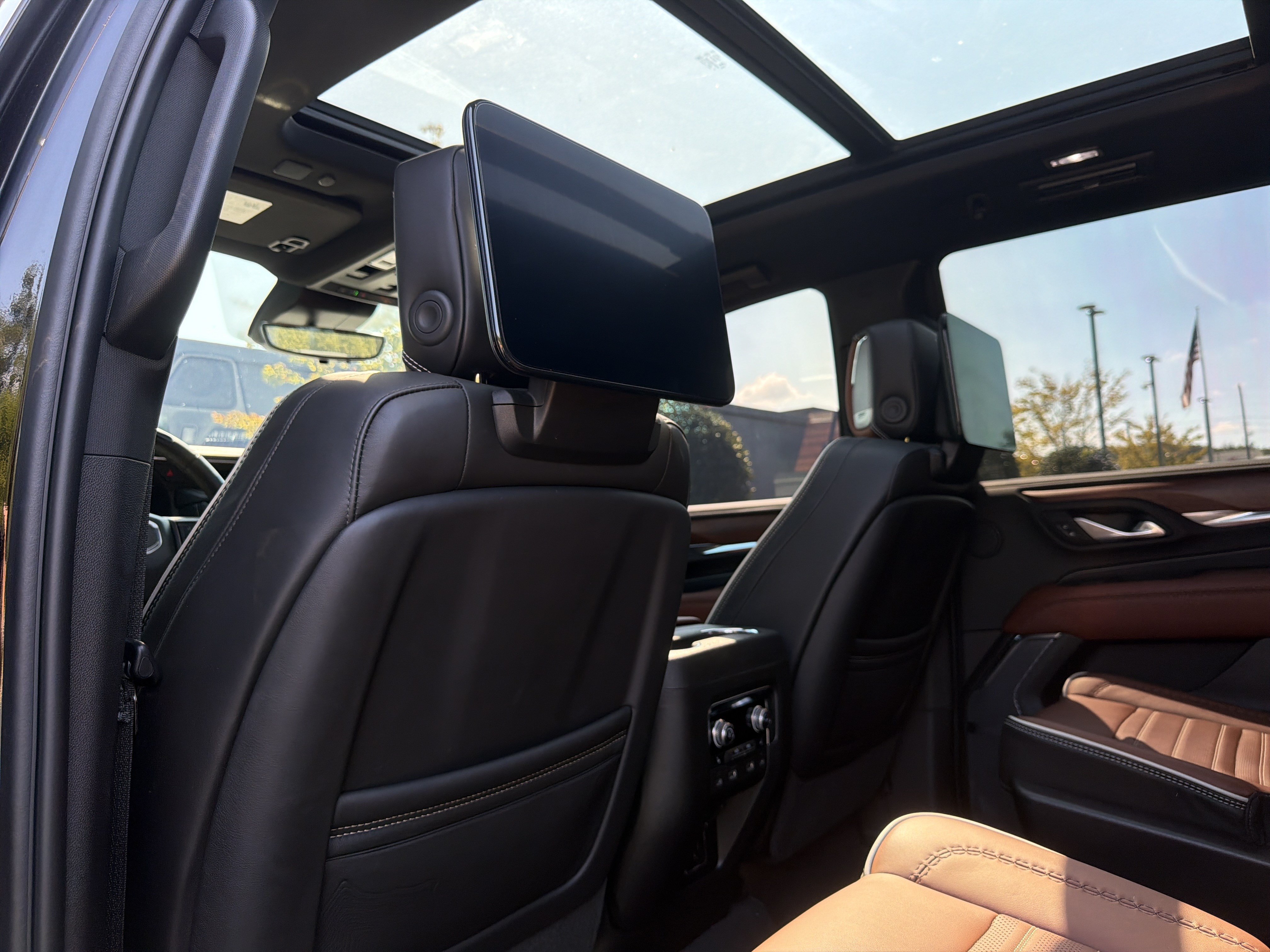 Used 2023 GMC Yukon Denali Ultimate w/ LPO, Floor Liner Package AWD/4WD image 45