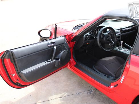 Used 2006 MAZDA MX-5 Miata Sport RWD image 10