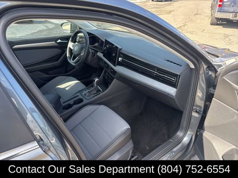 Used 2025 Volkswagen Jetta SE image 15