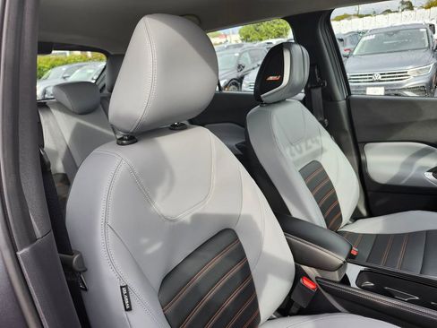 Used 2024 Nissan Kicks SR w/ SR Premium Package image 18