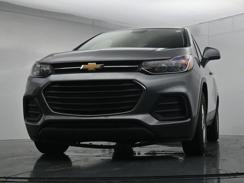 Used 2020 Chevrolet Trax LS FWD image 19