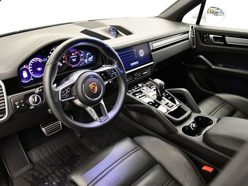 Used 2023 Porsche Cayenne S image 4